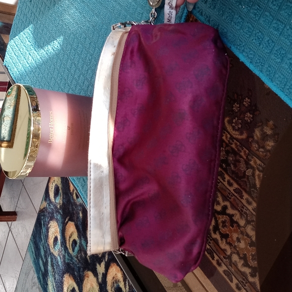 Guess Mesh Cosmetic Case - Picture 10 of 12